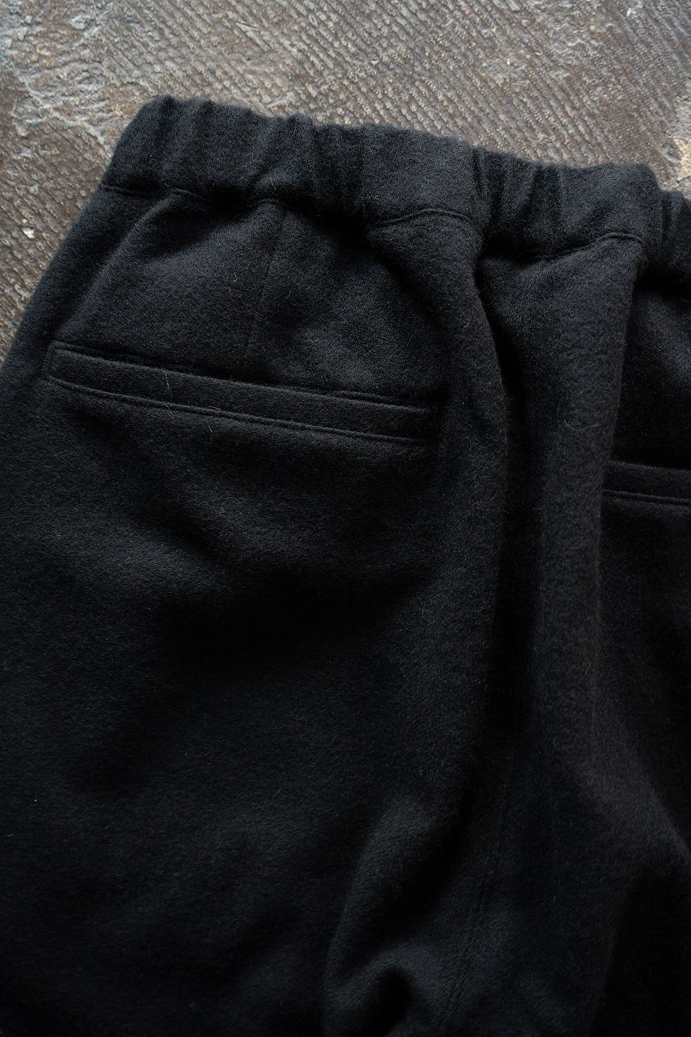 【26AW】カシミア混イージーパンツ(BLACK)