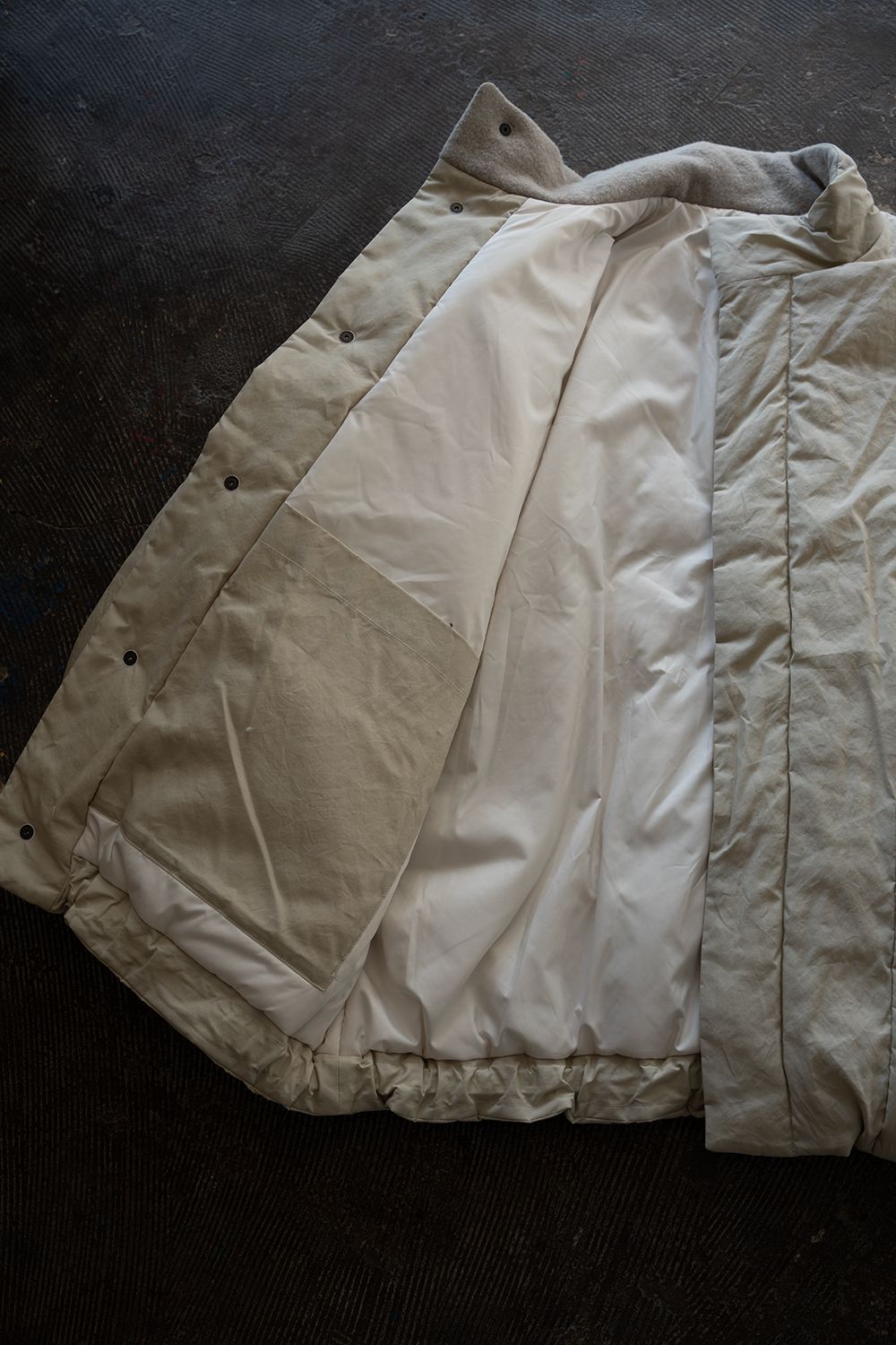 【26AW】シンサレートスタンドカラーブルゾン(ECRU)