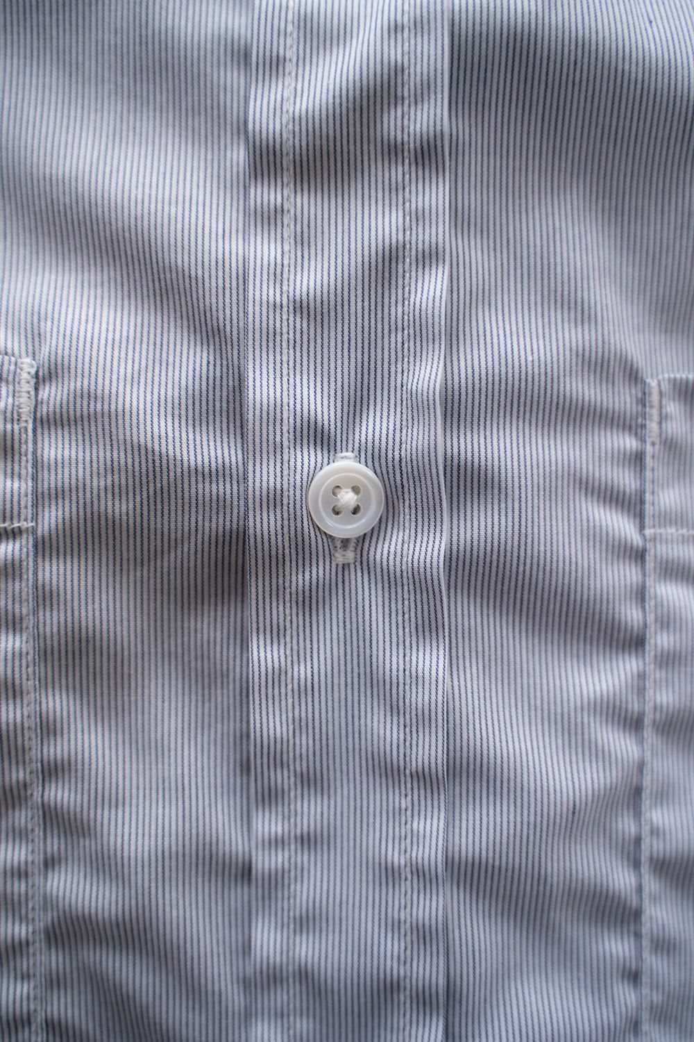 【26SS】両胸ポケットバンドカラーストライプシャツ(GREY)