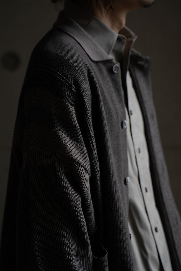 176cm、60kgの細身体型でサイズ2を着用しております。