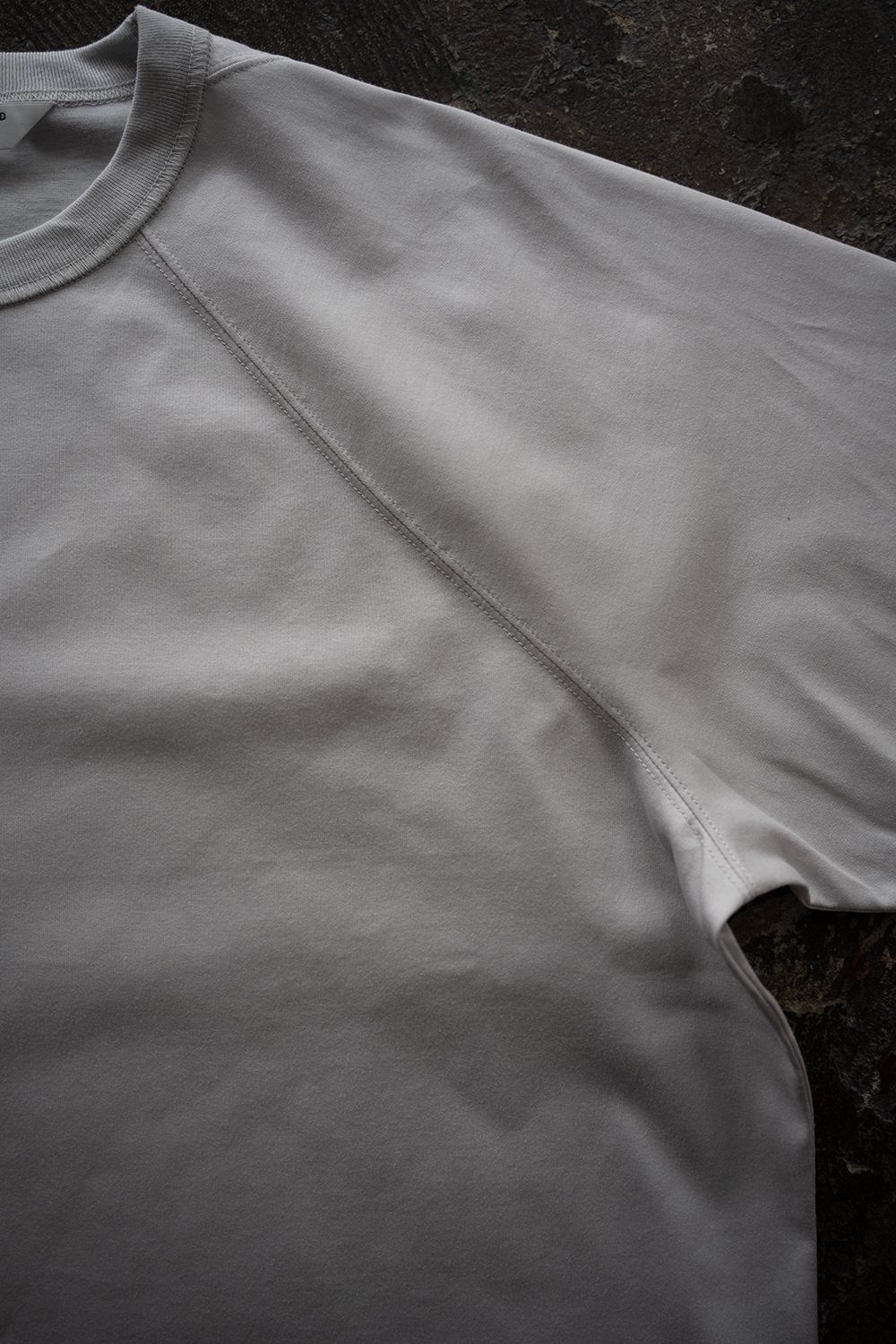 【26SS】オーバーサイズ変形スリーブTシャツ(PALE GREY)