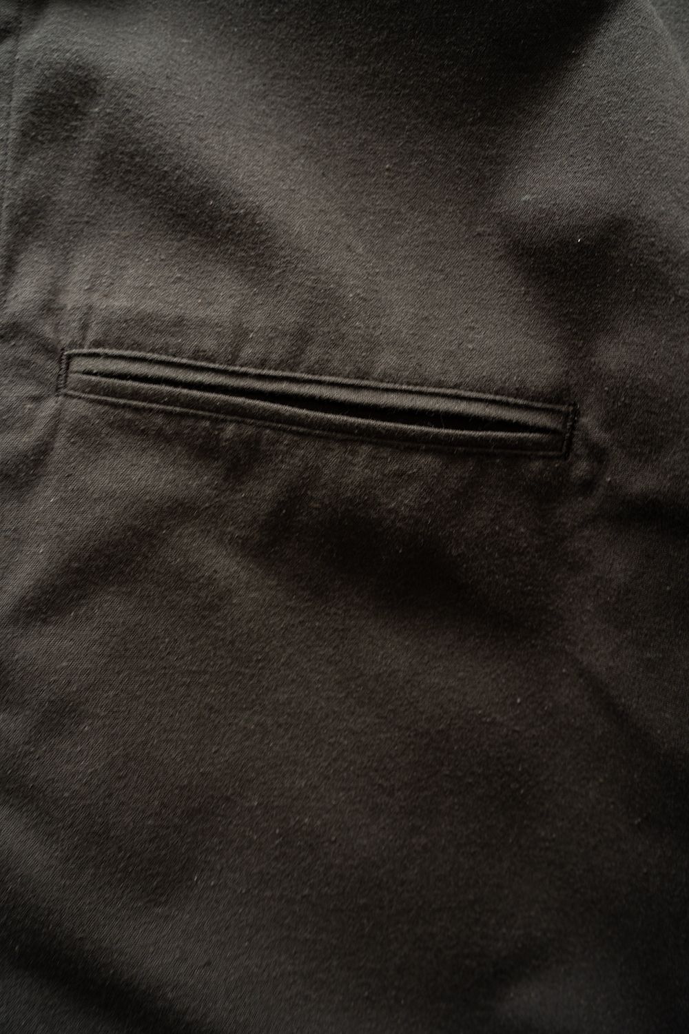 【26AW】コットン×シルクバンドカラーシャツ(BROWN CHARCOAL)