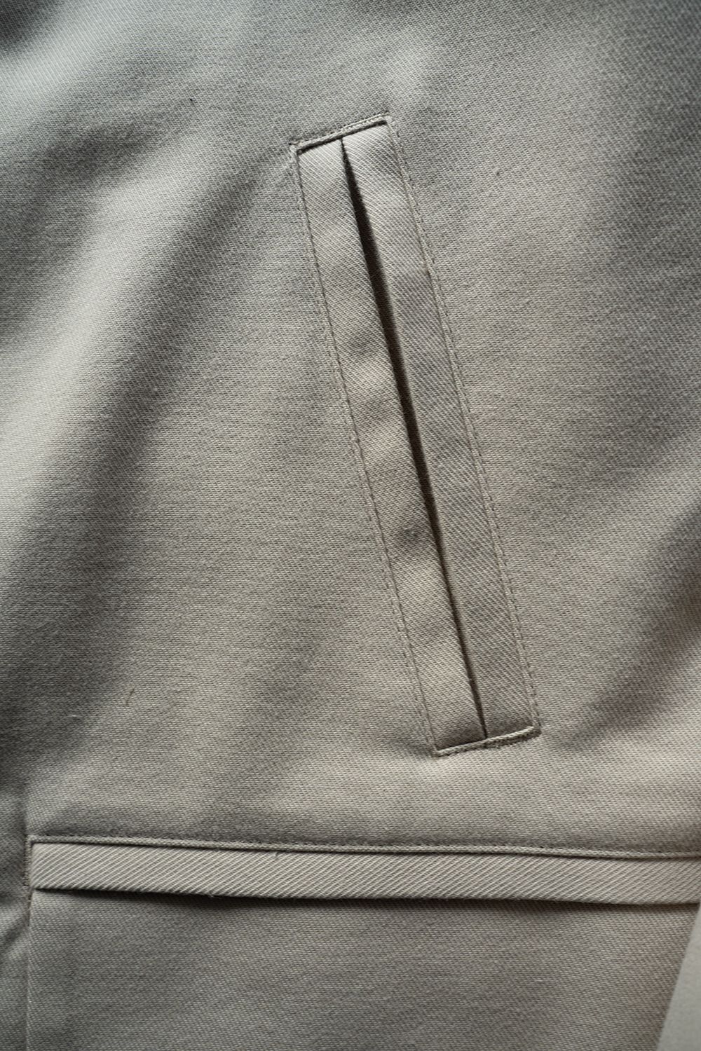 【25AW】コットン×ポリエステルショートブルゾン(LIGHT BEIGE)