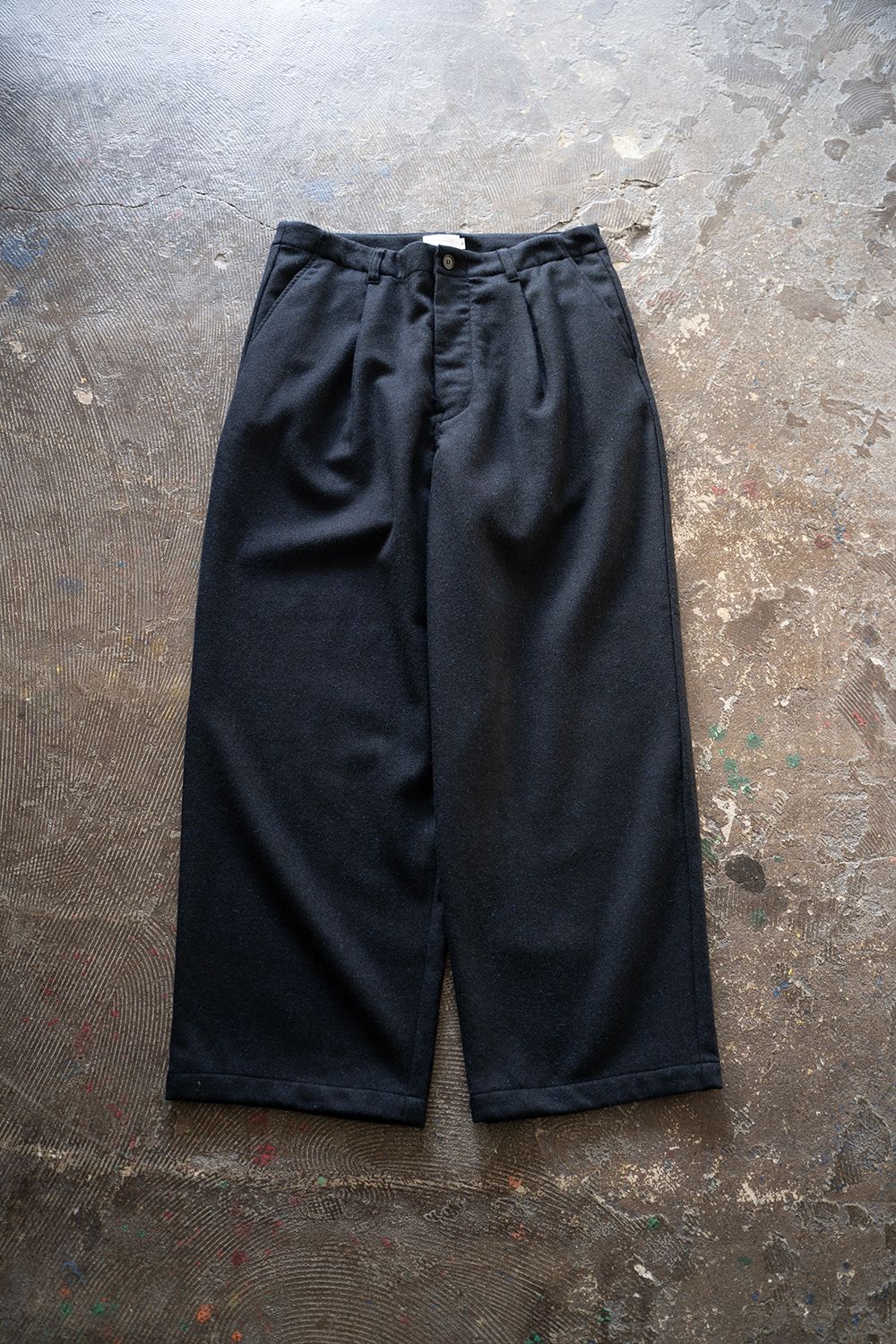 【25AW】ウール×ナイロンワンタックパンツ(BLACK NAVY)