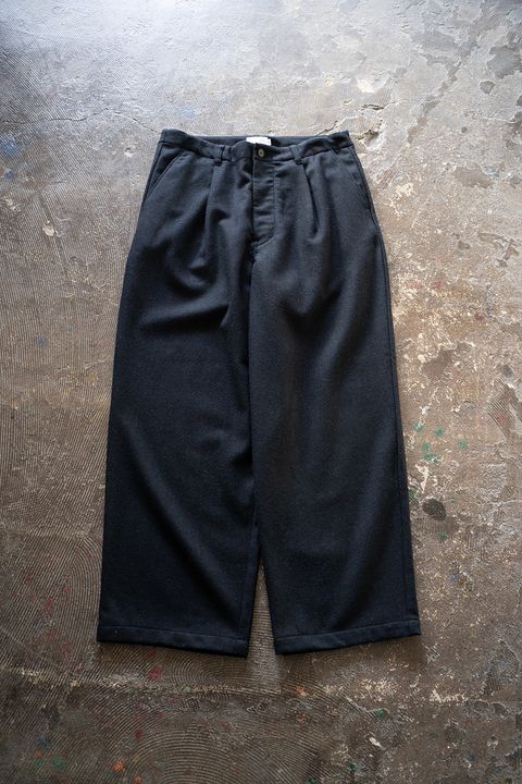 【25AW】ウール×ナイロンワンタックパンツ(BLACK NAVY)