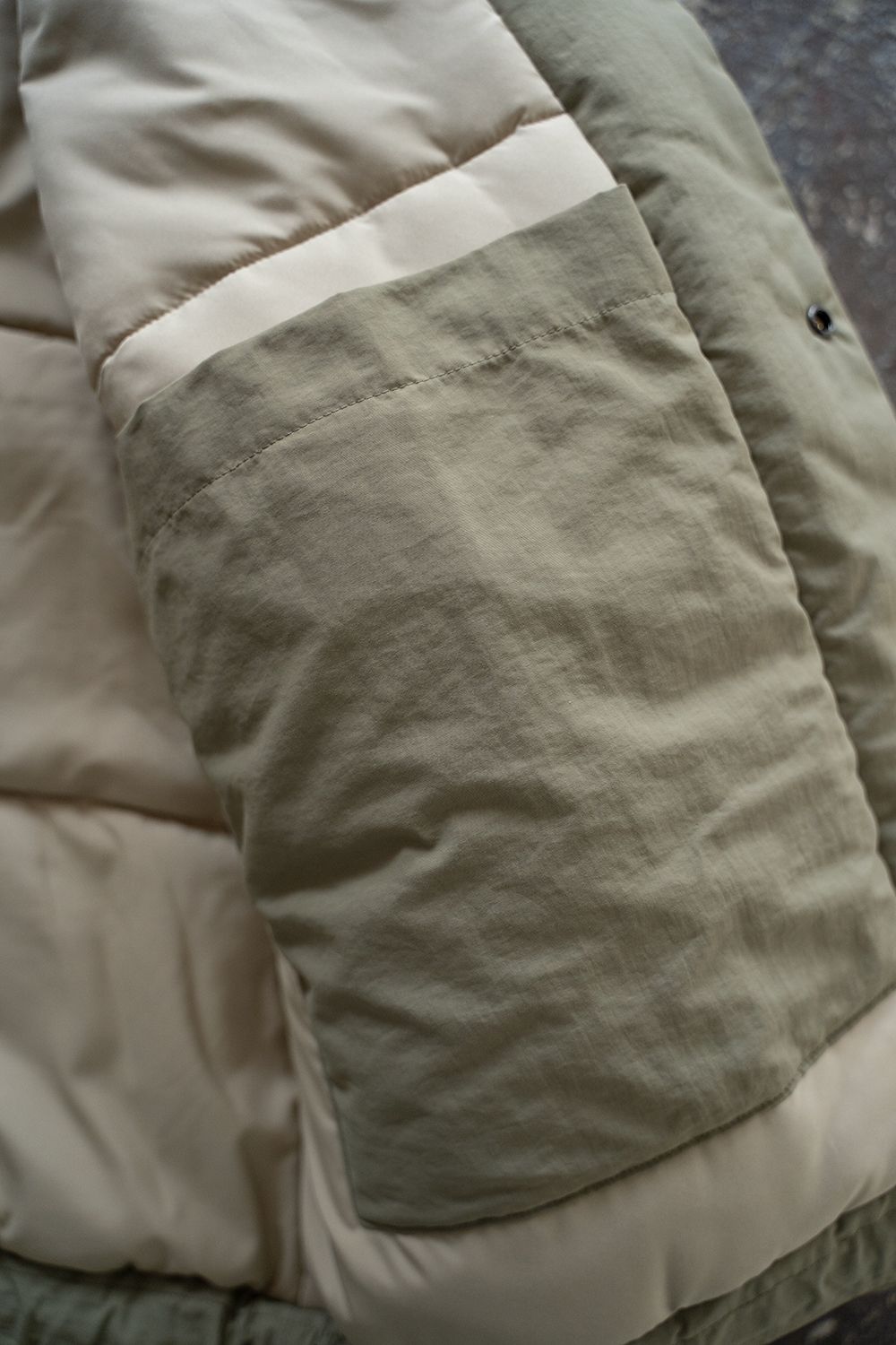 【24AW】シンサレートスタンドカラーブルゾン(KHAKI BEIGE)