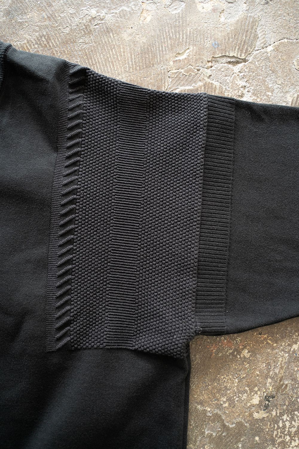 YASHIKI - 【ラスト1点】【24AW】Ryoshu V Neck Knit(BLACK) | Salty