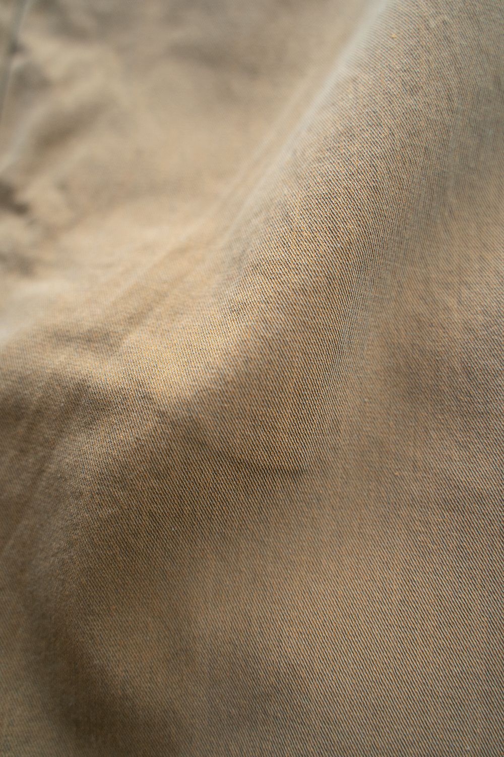 【ラスト1点】強撚コットンセンタープレススラックス(KHAKI)