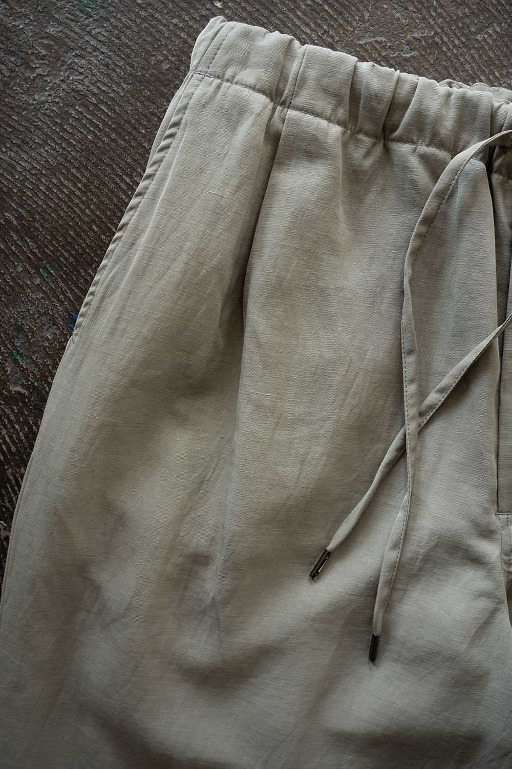 【26SS】ピグメントプリントタックイージーパンツ(SAGE)