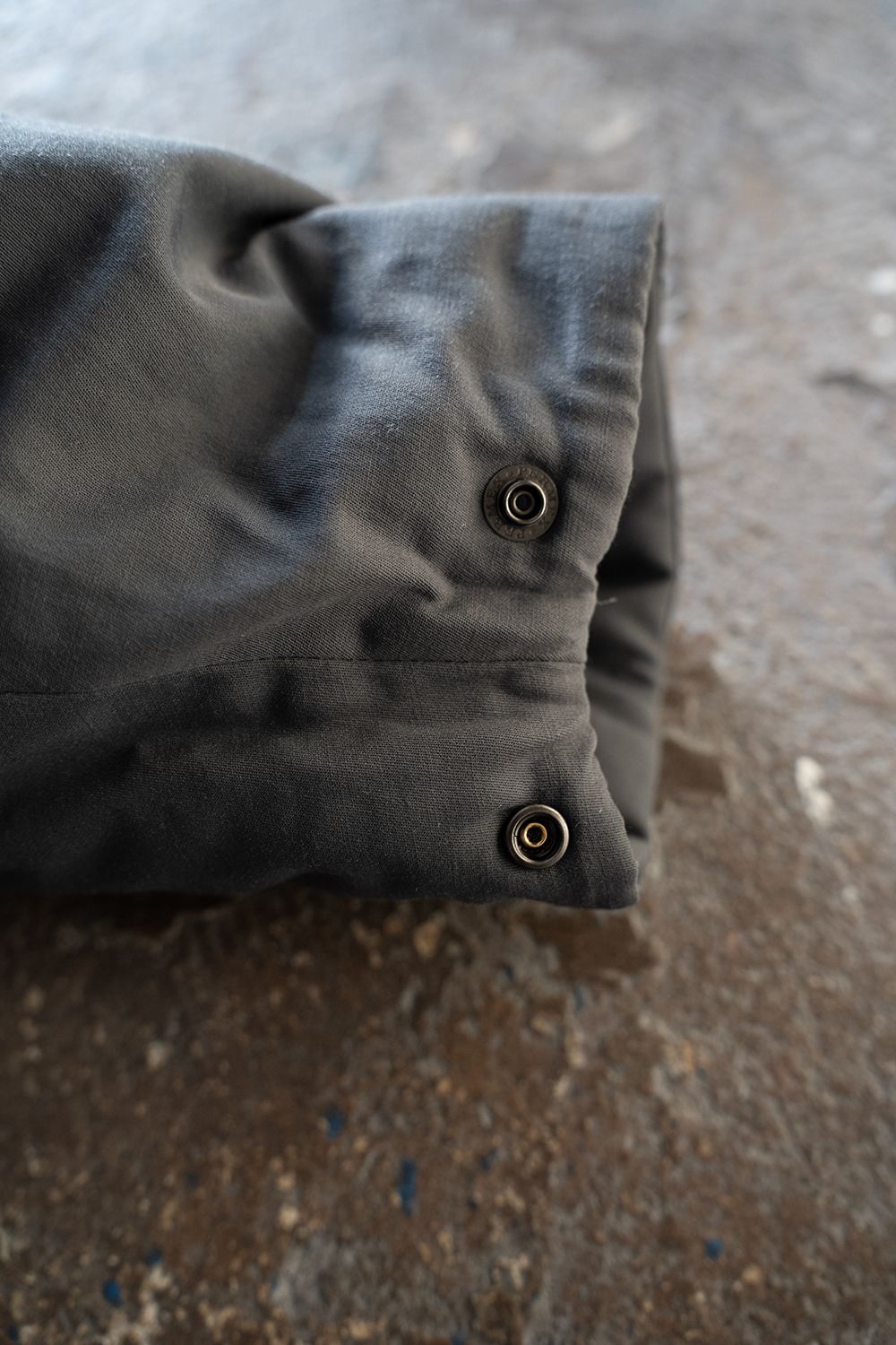 【25AW】強撚ナイロンダウンブルゾン(SLATE GRAY)