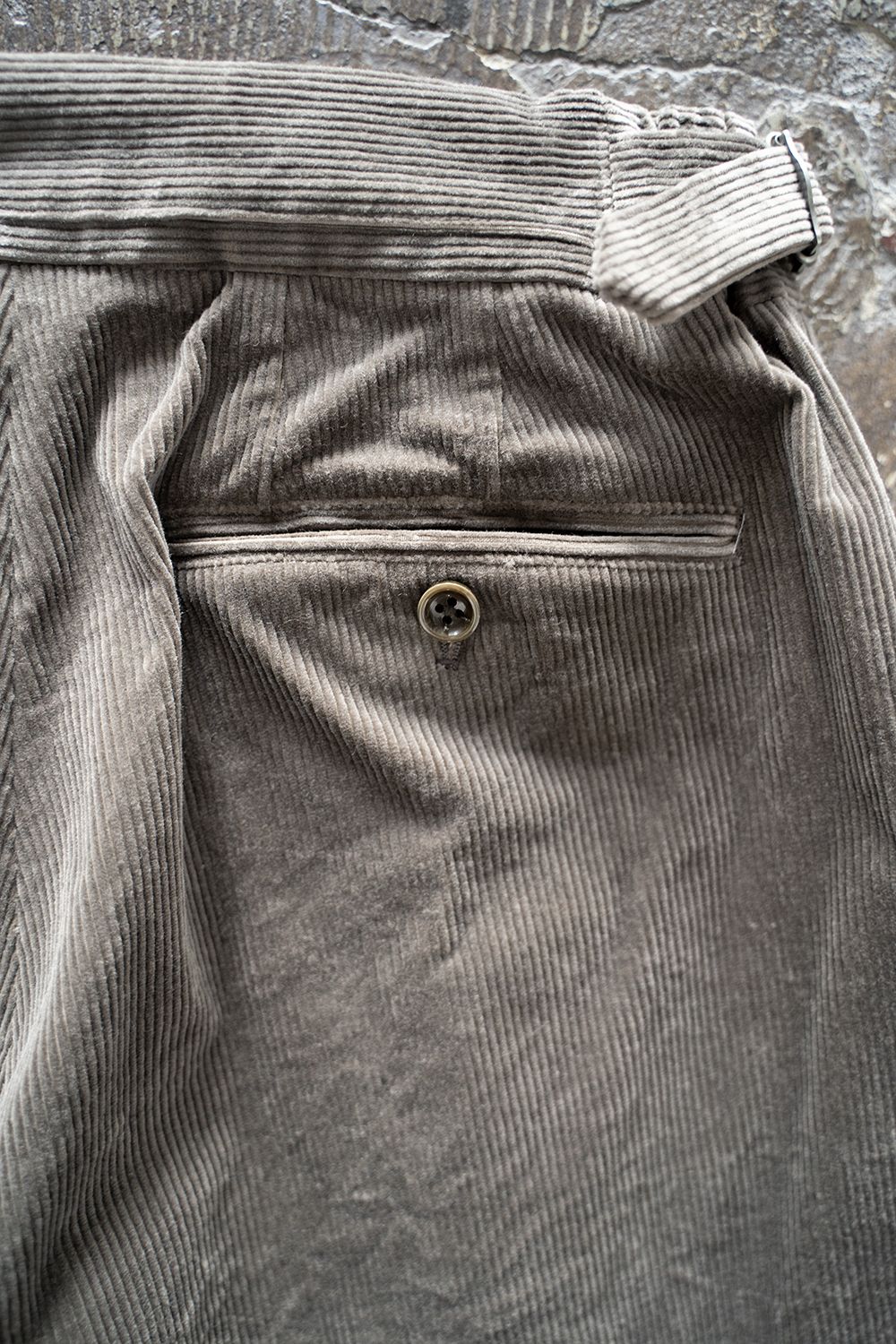 【ラスト1点】【22AW】2-Tack Corduroy Trousers/2タックコーデュロイトラウザース(GREIGE)