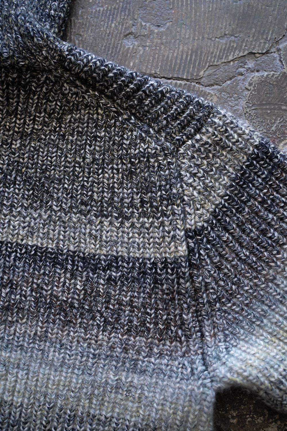 【ラスト1点】odd stripes turtle neck sweater(BLACK MIX)