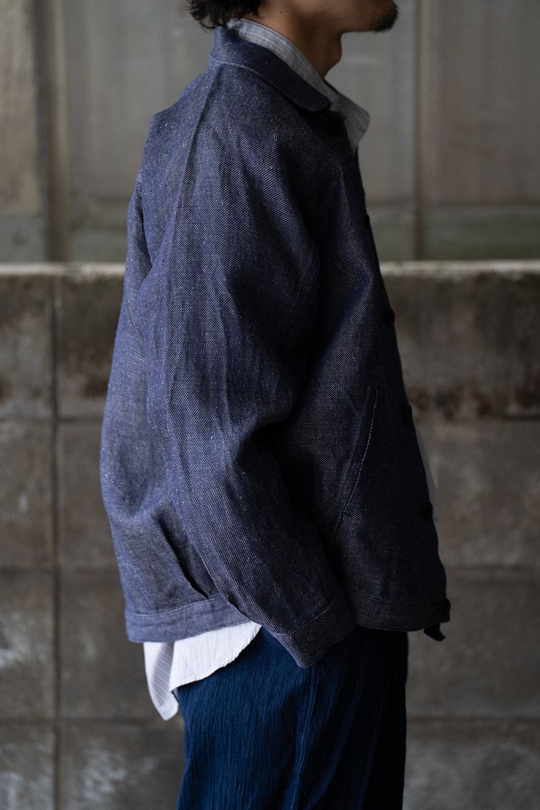 176cm、58kgの細身男性でサイズ2を着用しております。