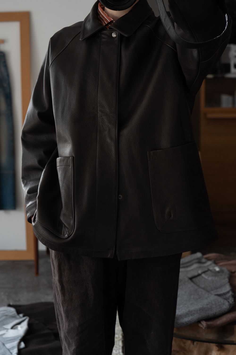 【26AW】カウレザーハーフコート(BROWN CHARCOAL)