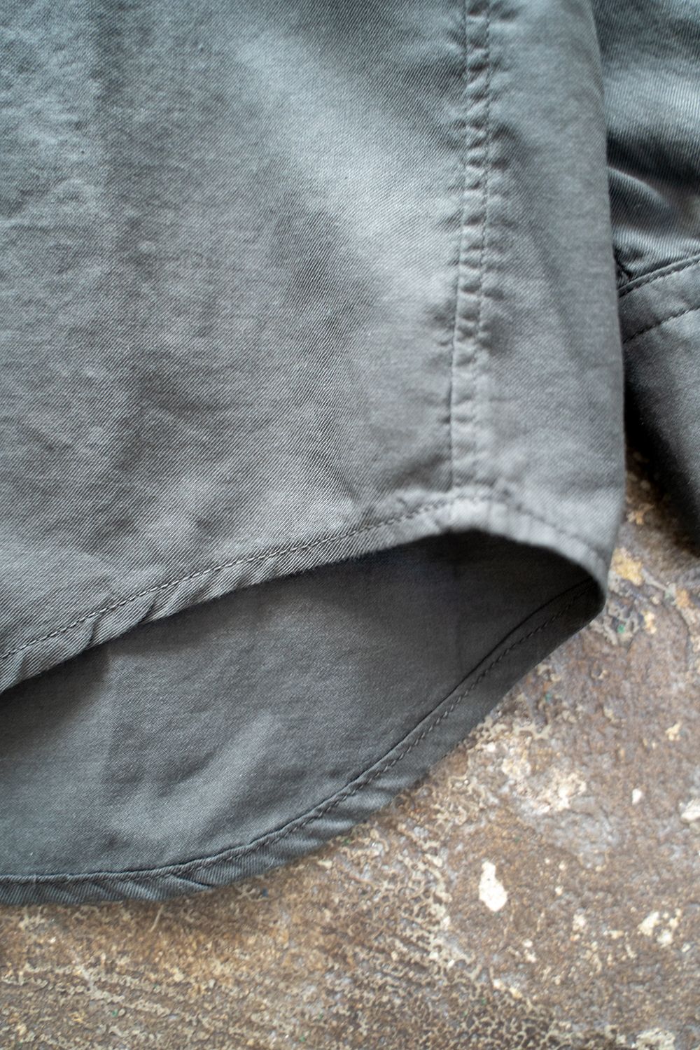 【ラスト1点】【22SS】シルク混胸ポケットレギュラーカラーシャツ(CHARCOAL)