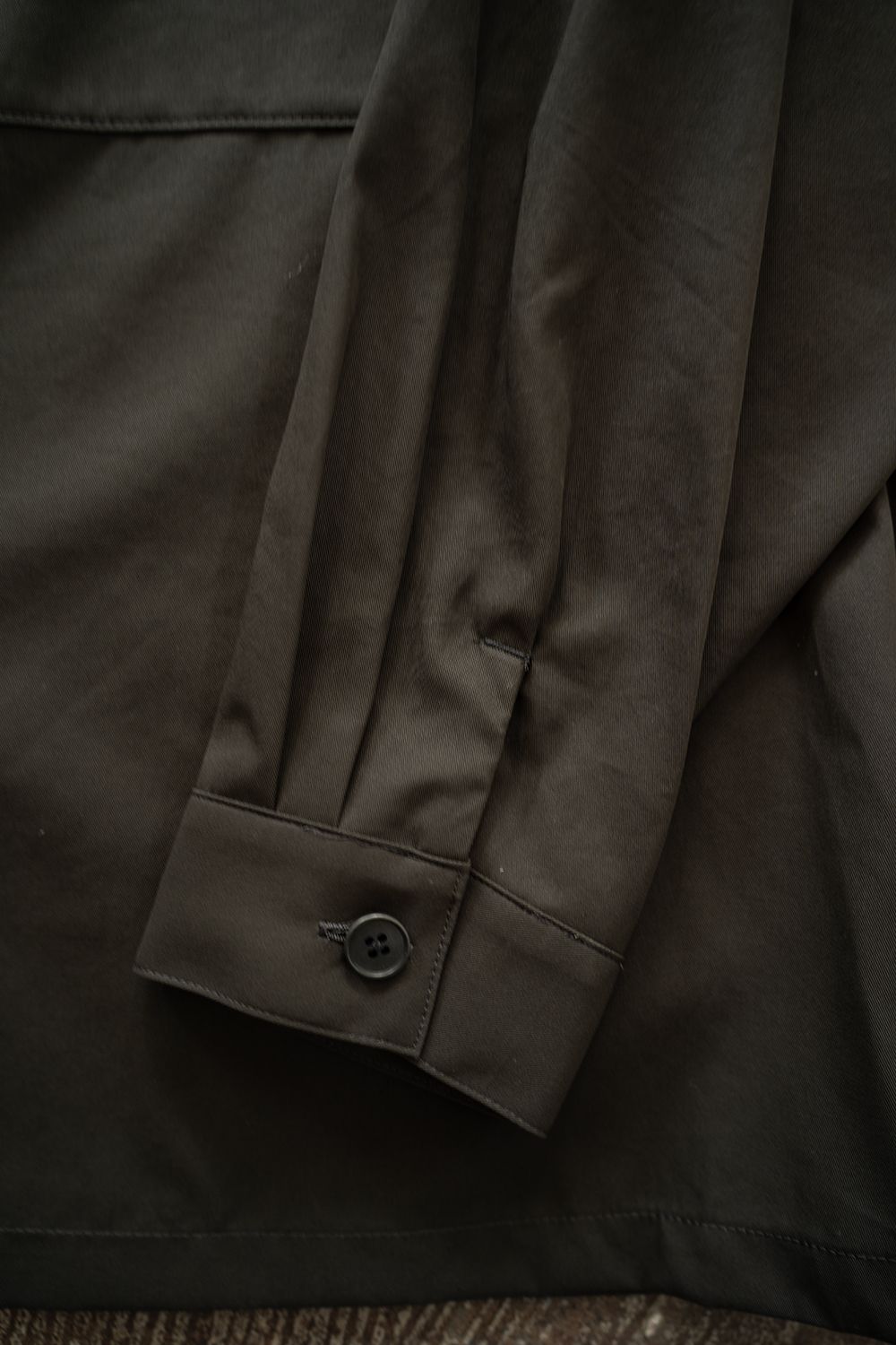 【26AW】コットンギャバジンオーバーシャツ(KHAKI BROWN)