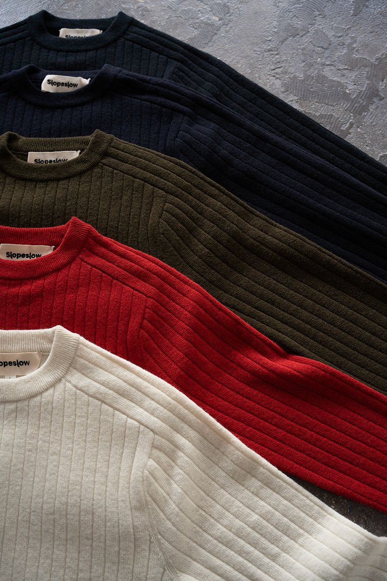 上からBLACK、NAVY、 OLIVE、RED、WHITE