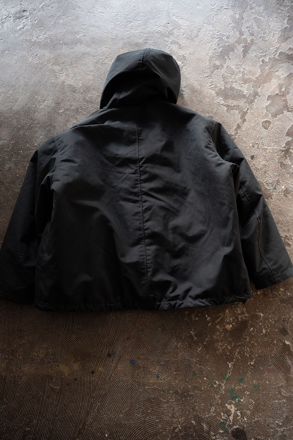【26AW】シンサレートフーデッドブルゾン(BLACK)