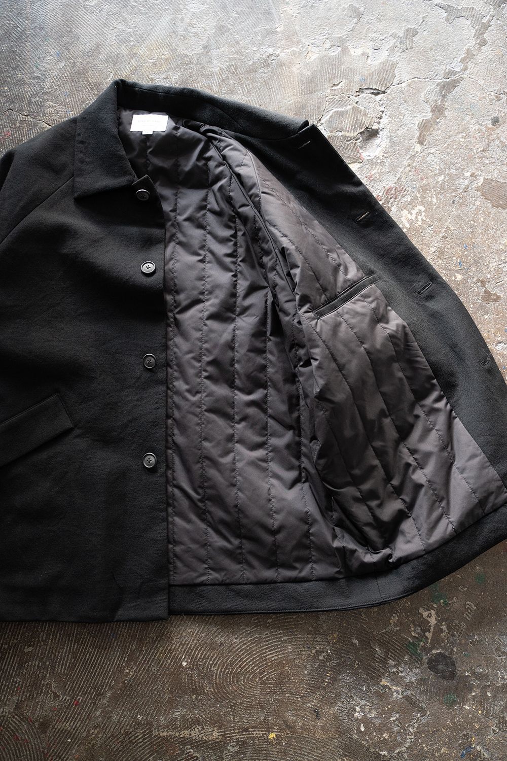 【ラスト1点】【24AW】シンサレートステンカラーハーフコート(BLACK)