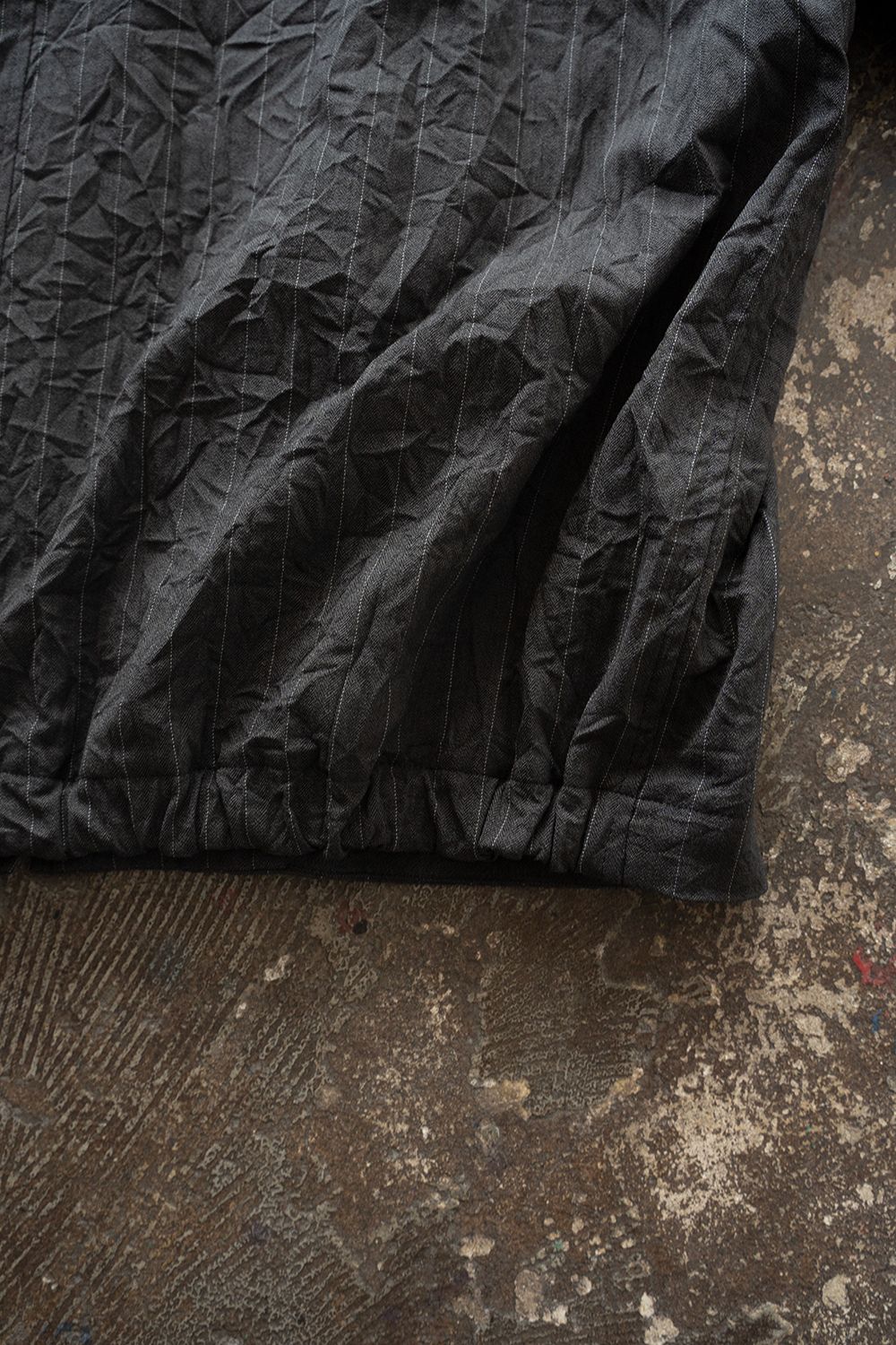 【26AW】先染めポリエステルジップブルゾン(CHARCOAL)