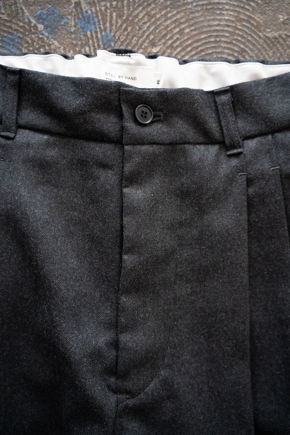 【25AW】ウールサキソニーイージースラックス(CHARCOAL)