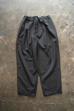 【ラスト1点】【24SS】ウォッシャブルウール混2タックイージースラックス(CHARCOAL)