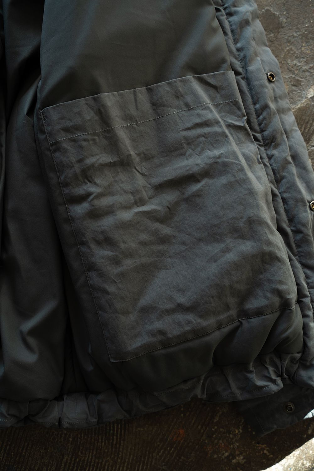 【26AW】シンサレートスタンドカラーブルゾン(SLATE BLUE)