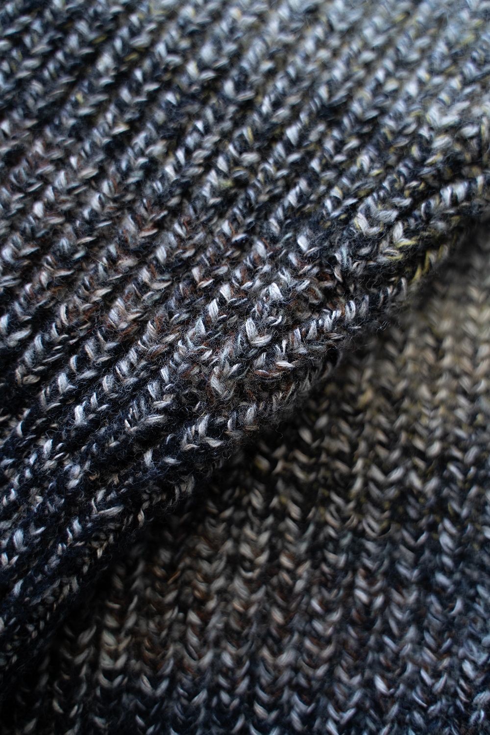 【ラスト1点】odd stripes turtle neck sweater(BLACK MIX)