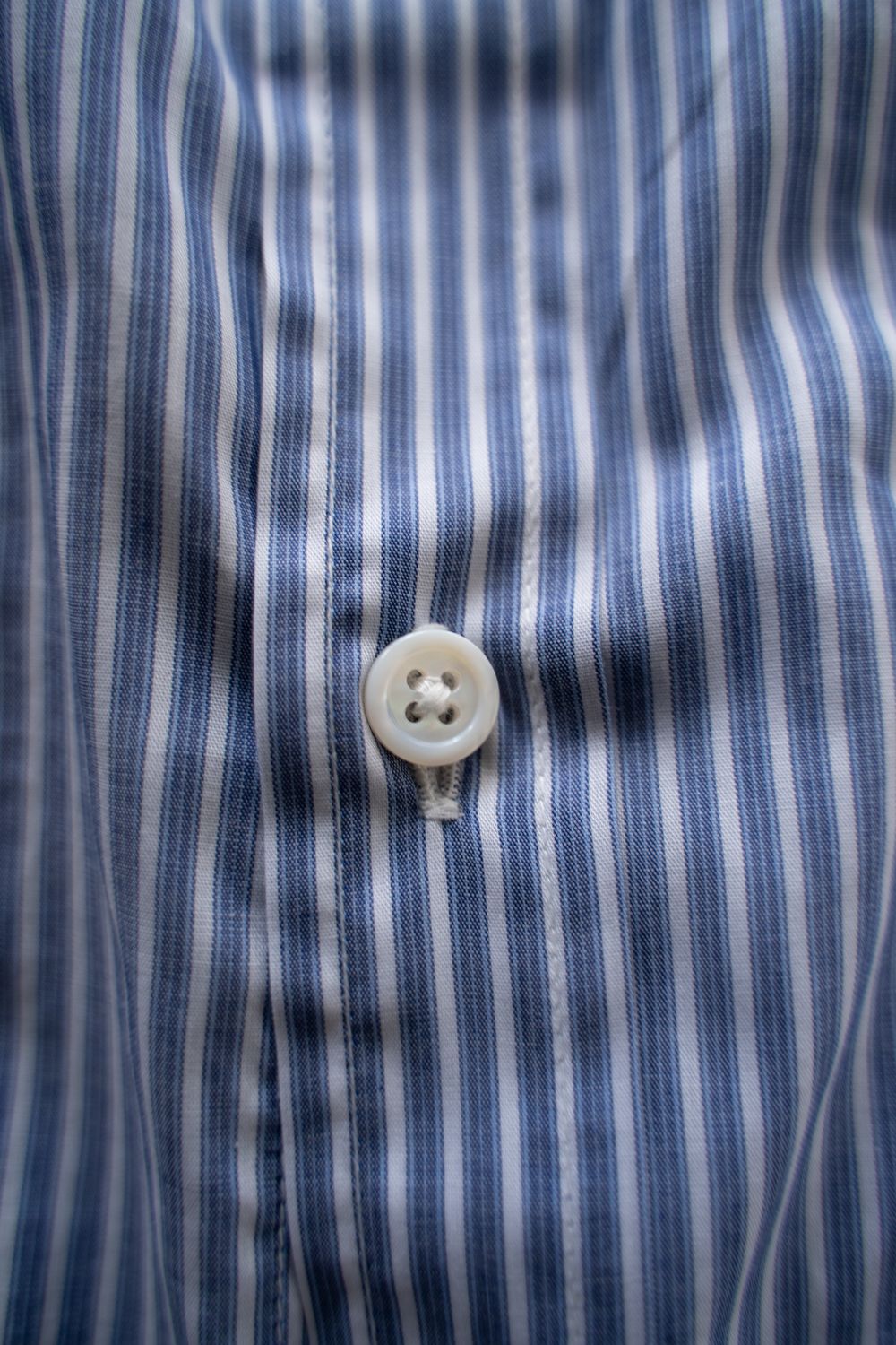 【26SS】両胸ポケットバンドカラーストライプシャツ(NAVY)