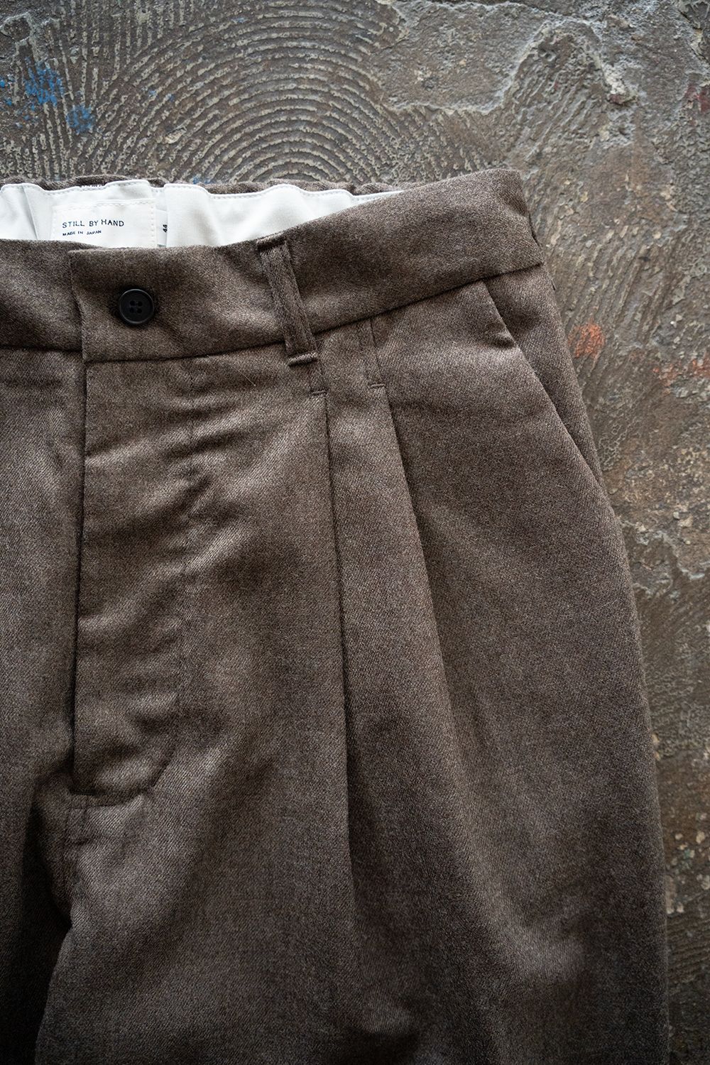 【25AW】ウールサキソニーイージースラックス(MOCHA)