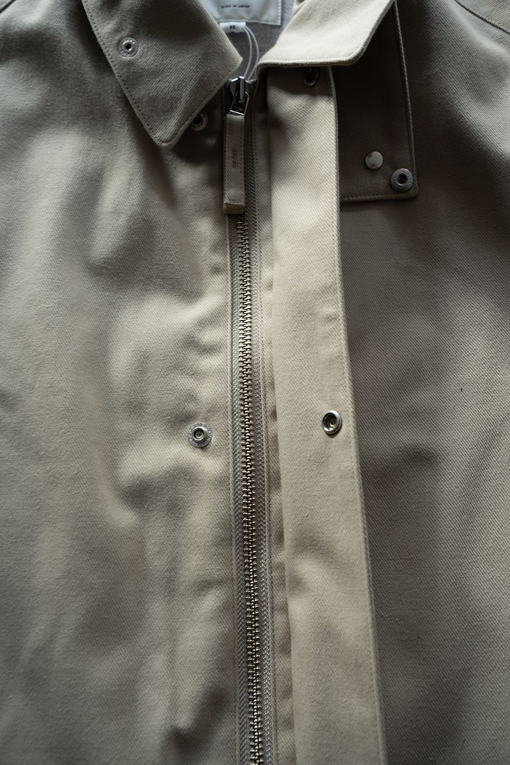 【25AW】コットン×ポリエステルショートブルゾン(LIGHT BEIGE)