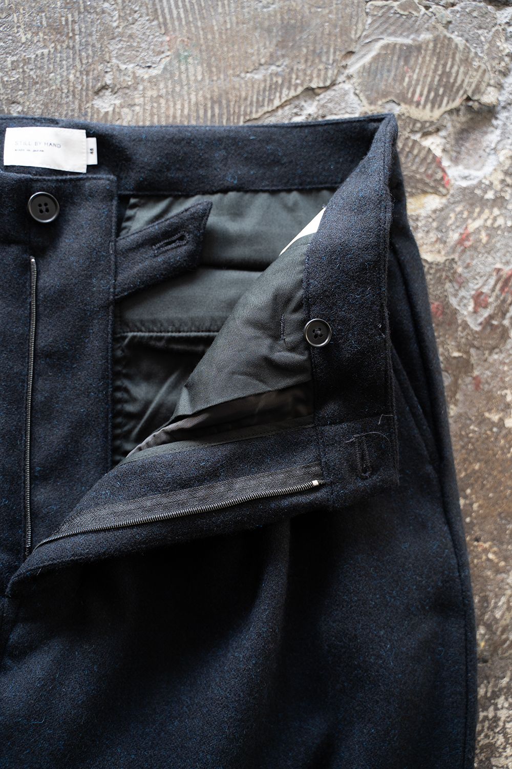 【25AW】ウール×ナイロンワンタックパンツ(BLACK NAVY)