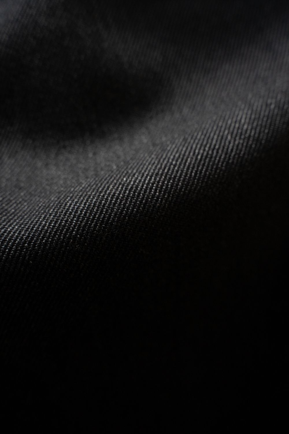 【26AW】ウールサージワンタックパンツ(CHARCOAL)