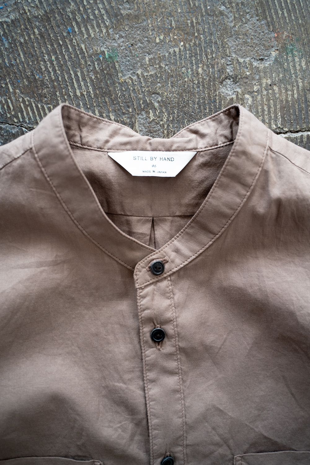 【ラスト1点】【22SS】シルク混両胸ポケットバンドカラーシャツ(DUSTY BROWN)