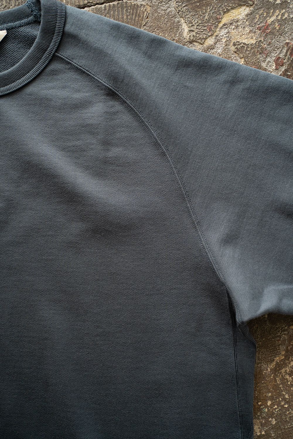 【ラスト1点】【25SS】サドルスリーブプルオーバースウェット(SLATE BLUE)