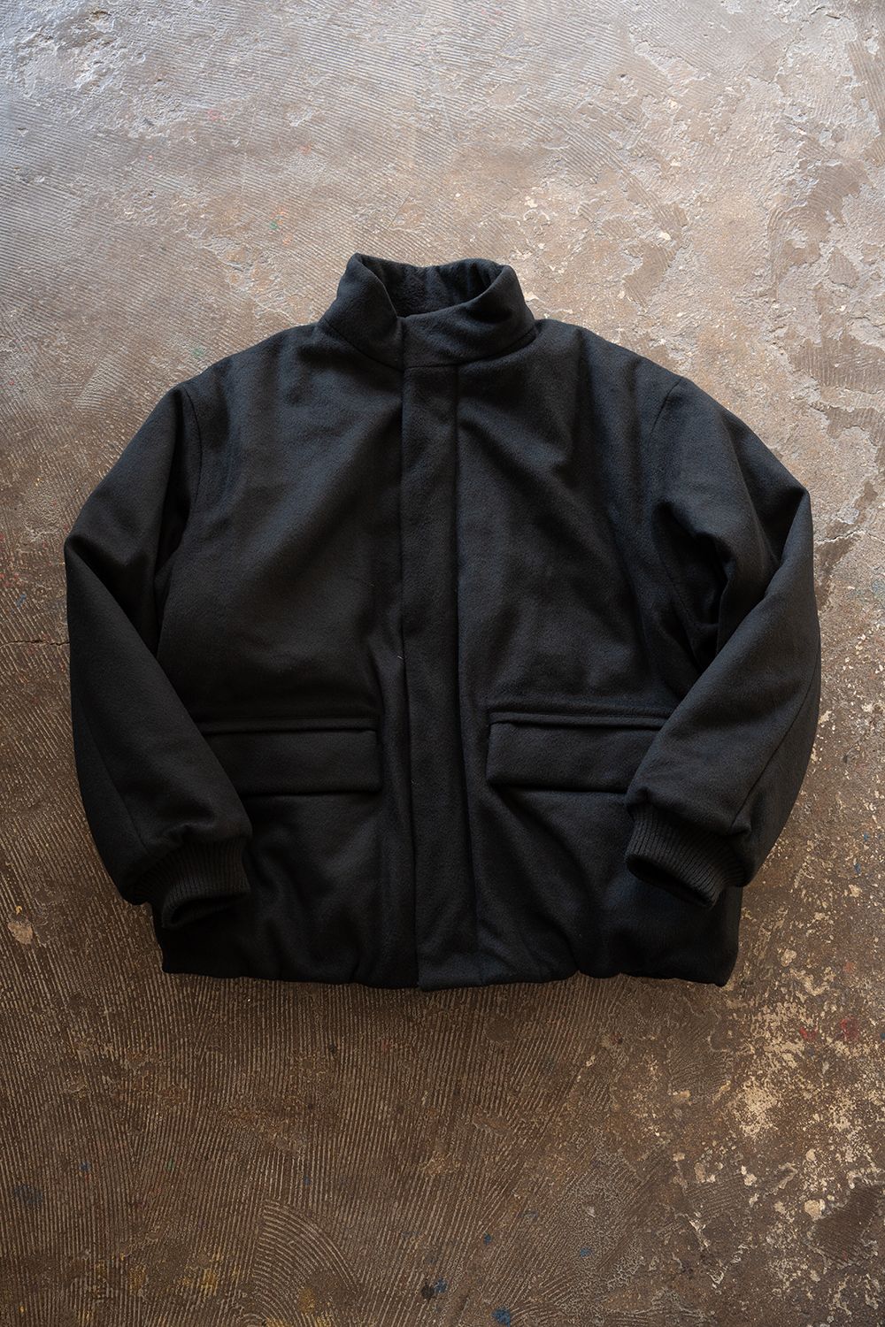 【26AW】Super100'sローデンクロスシンサレートスタンドカラーブルゾン(BLACK)