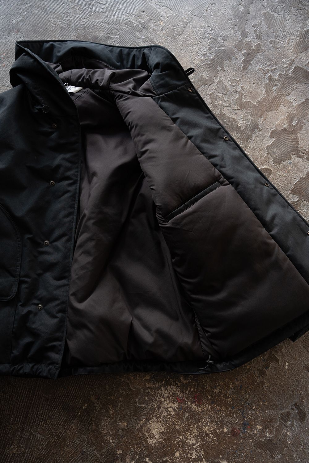 【26AW】シンサレートフーデッドブルゾン(BLACK)