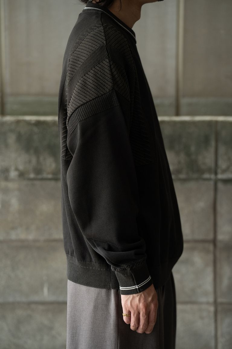 176cm、60kgの細身体型でサイズ2を着用しております。