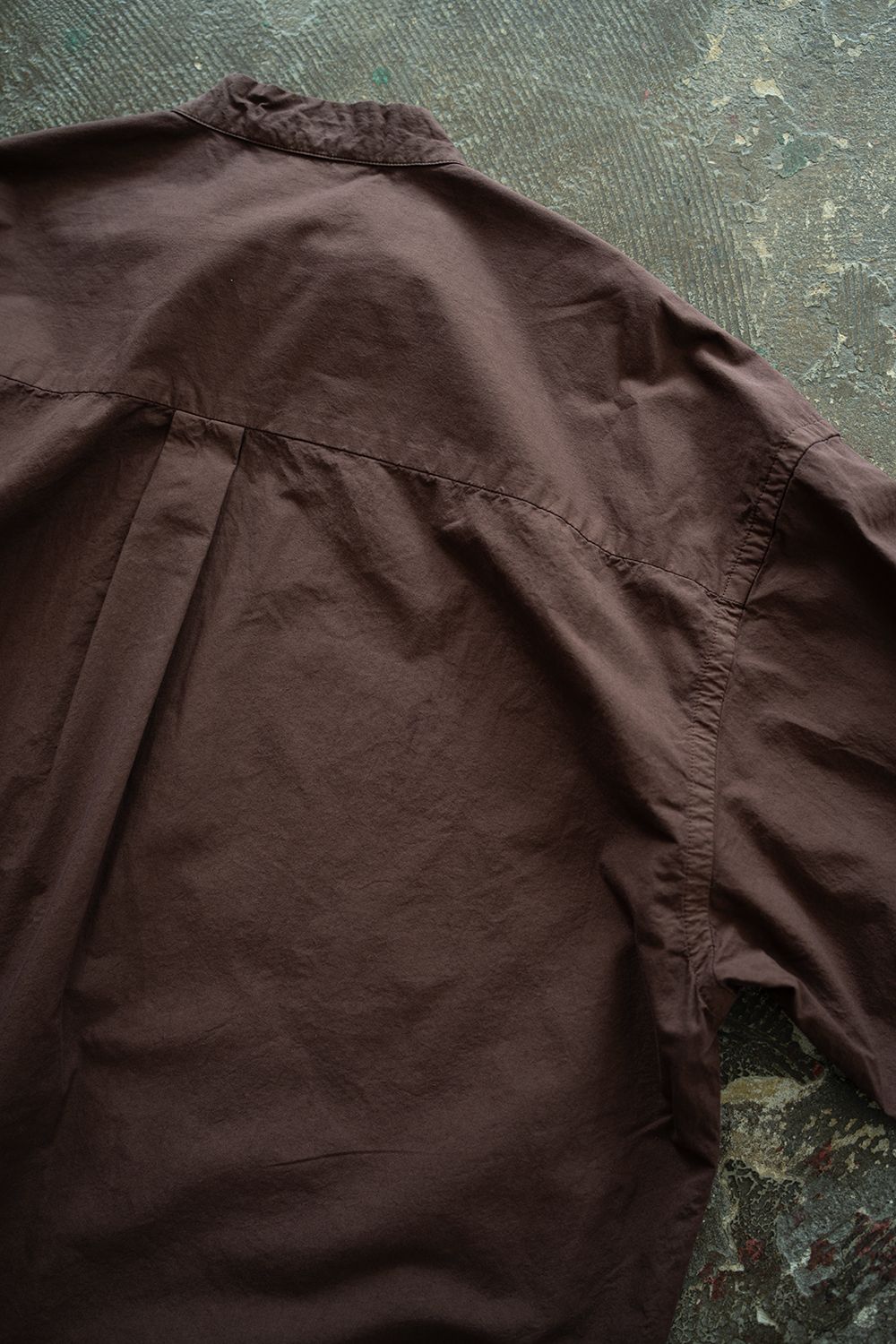 【26AW】ガーメントダイバンドカラーオーバーシャツ(REDDISH BROWN)