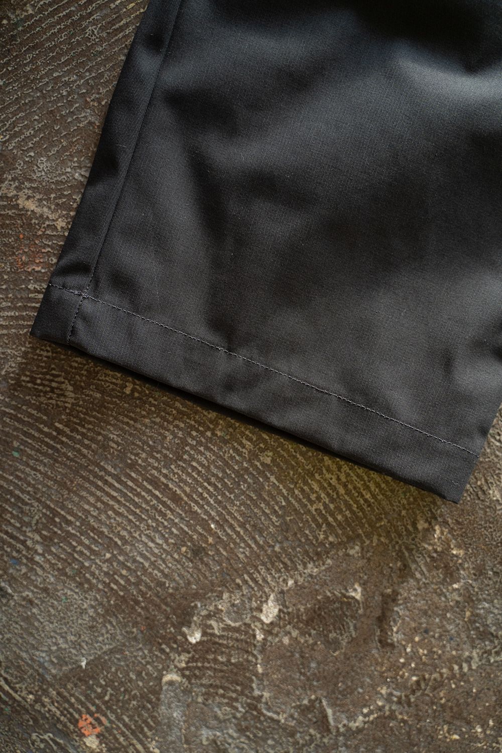 【ラスト1点】【25SS】強撚コットン×ポリエステルイージーパンツ(CHARCOAL)