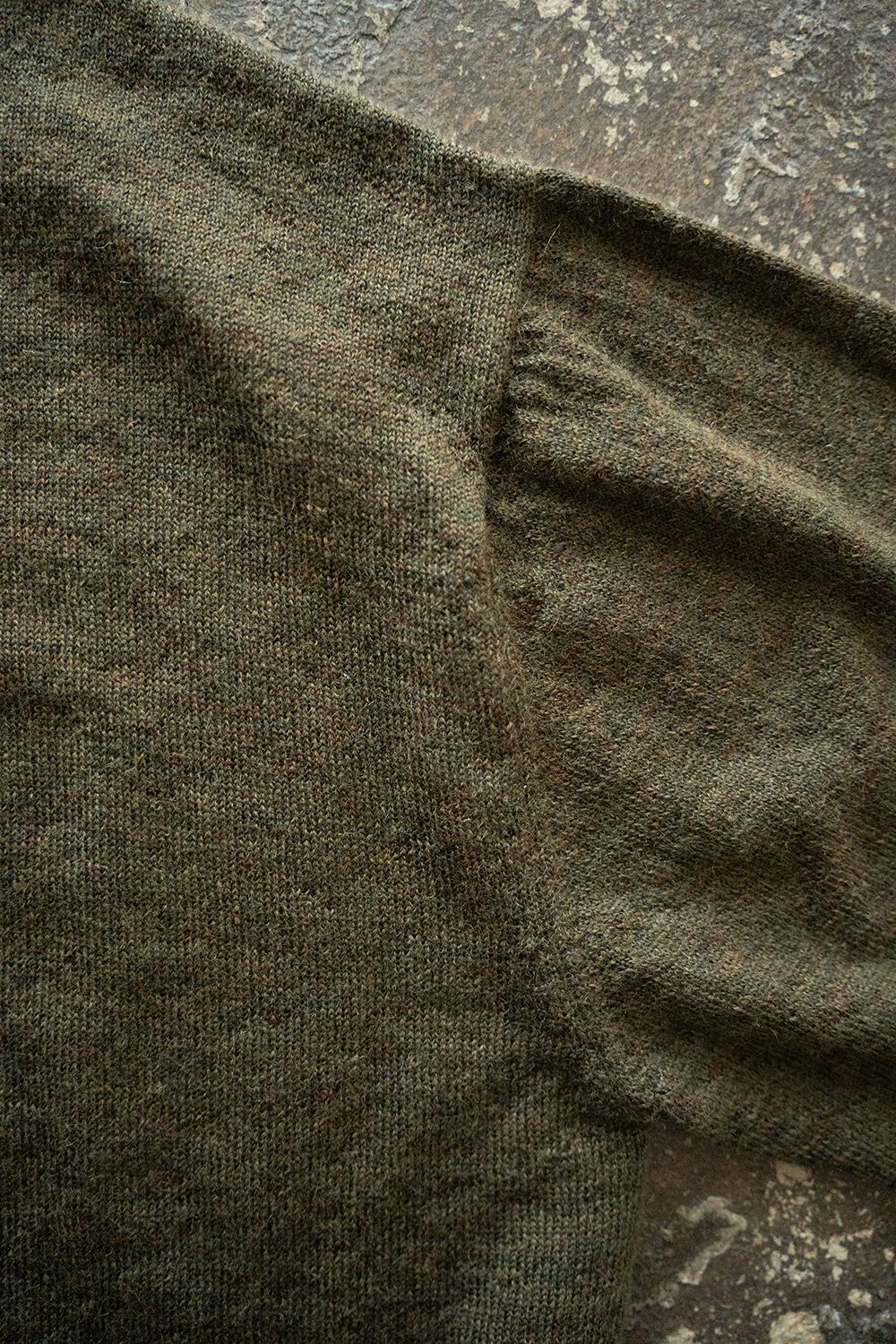 【25AW】エクストラキッドモヘア12Gニットカーディガン(OLIVE)