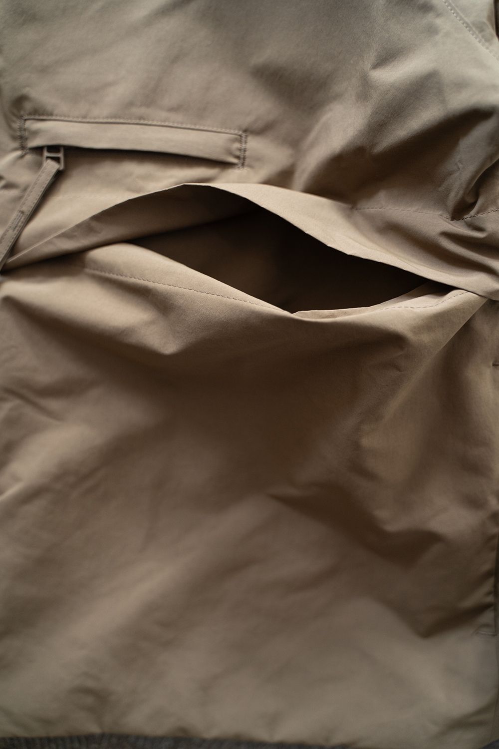 【ラスト1点】【24AW】撥水ポリエステルスタンドカラーブルゾン(CAMEL)