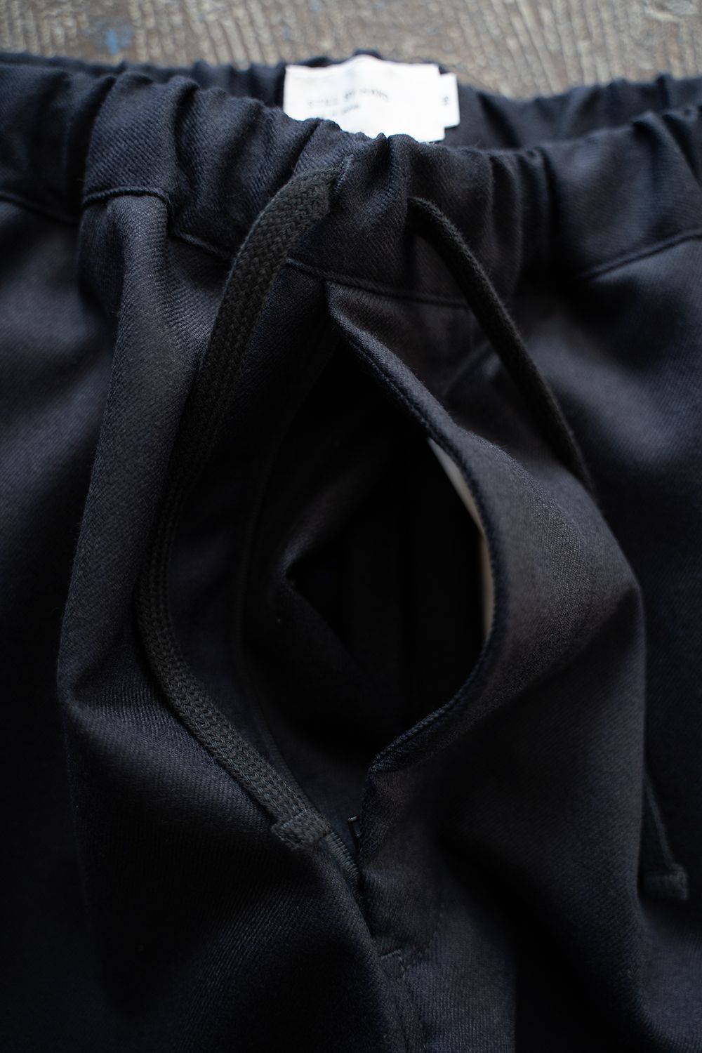 【25AW】サキソニーイージーパンツ(BLACK NAVY)