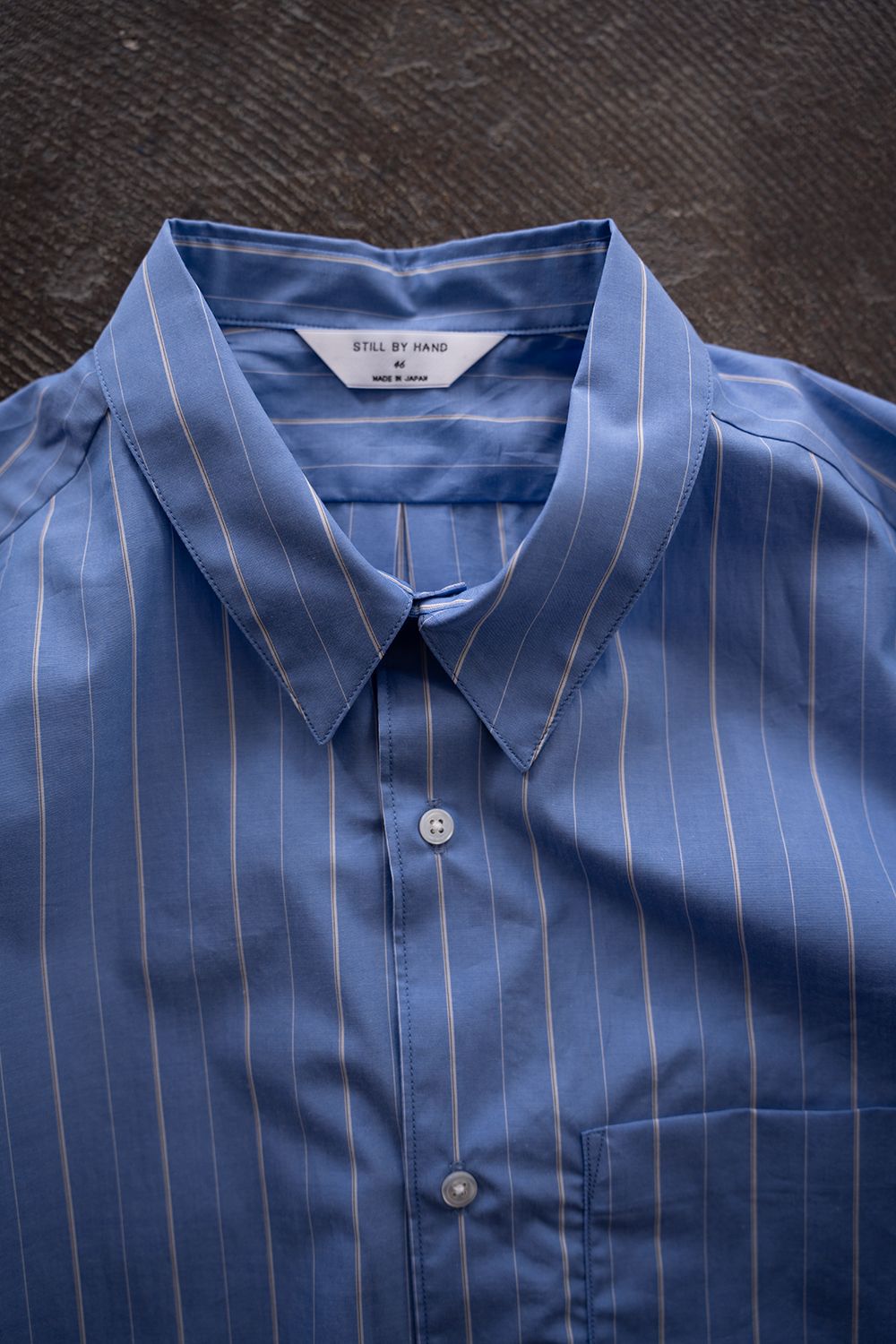 【26SS】ブロードレギュラーカラーシャツ(BLUE STRIPE)