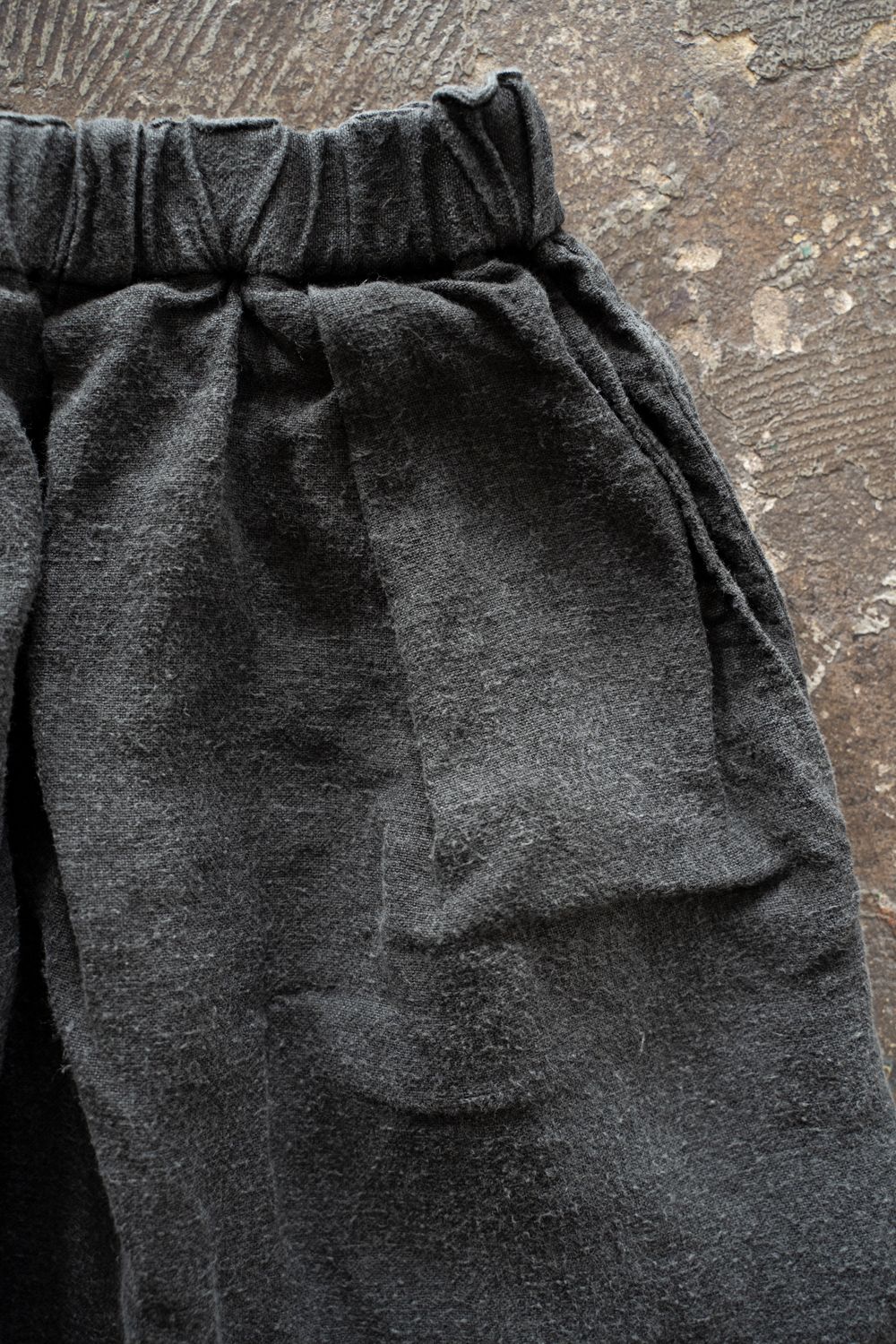 起毛大麻パンツ(炭)