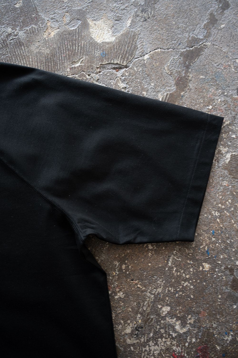 【26SS】オーバーサイズ変形スリーブTシャツ(BLACK)