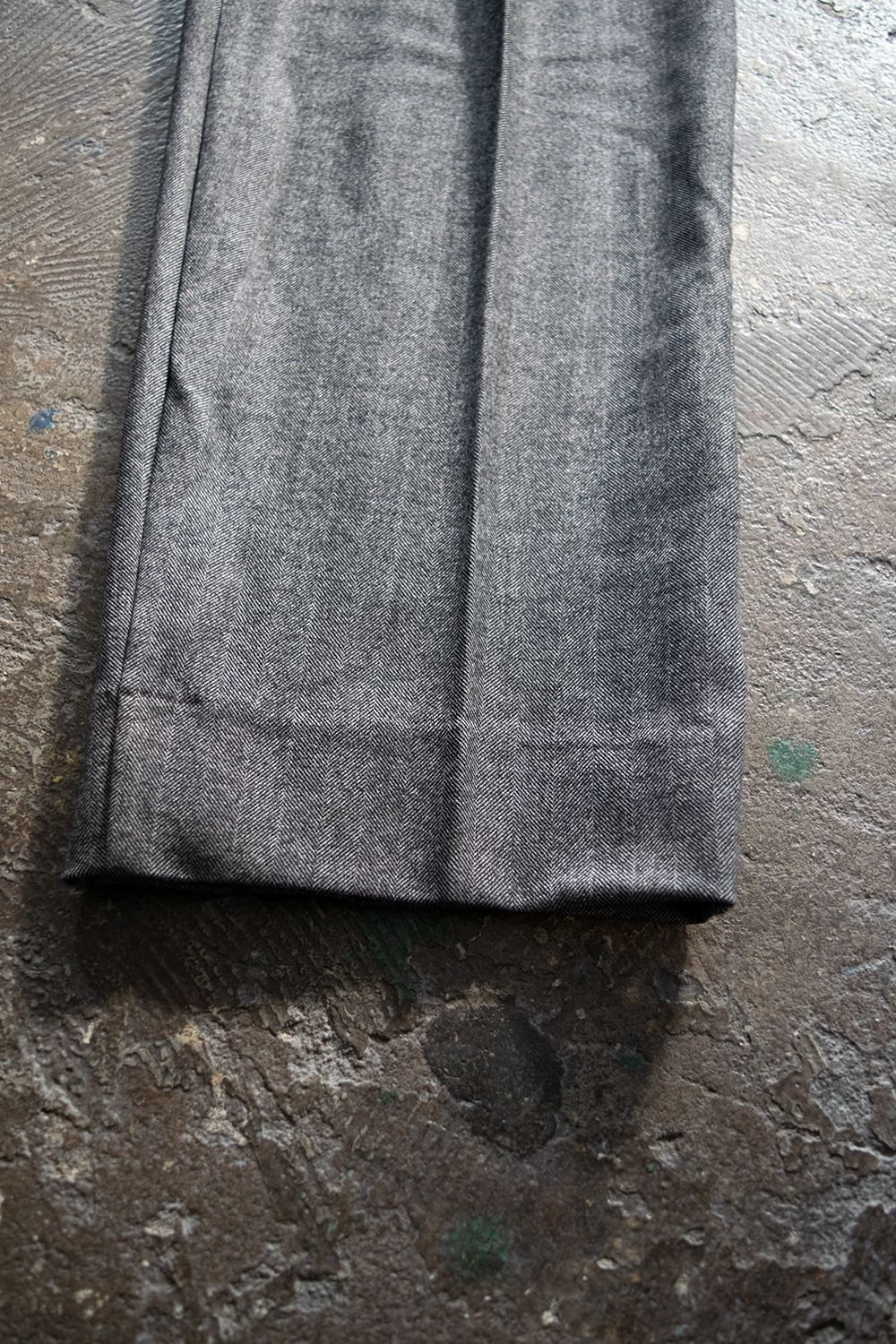 【ラスト1点】【20AW】Wide Tuck Trousers(CHARCOAL HERRINGBONE)