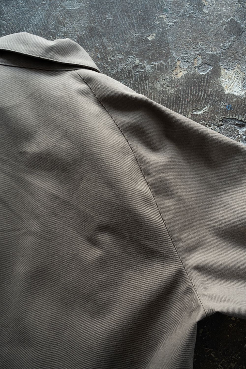 【25AW】コットン×ポリエステルショートブルゾン(GREIGE)