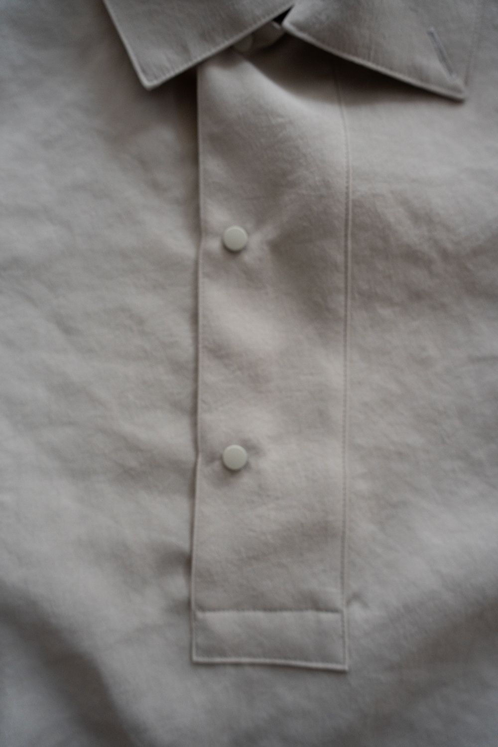 【25AW】撥水ナイロンアノラック(ECRU)