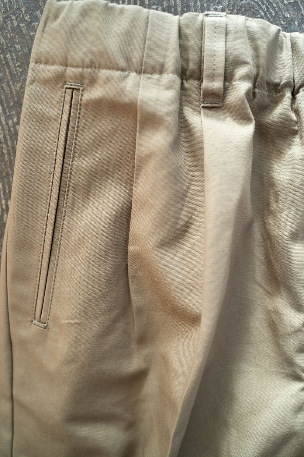 【ラスト1点】【22AW】甘撚りオックス2タックイージーパンツ(KHAKI BEIGE)